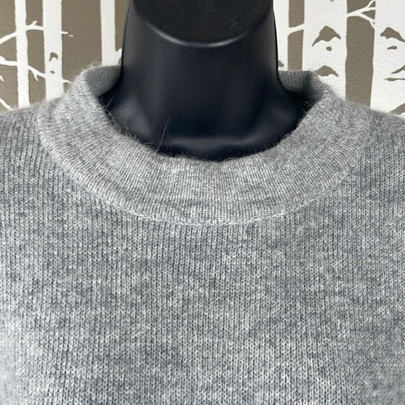 Gianni Bini Ruffled Cropped Sleeve Crewneck Fuzzy Sweater M Gray - Picture 5 of 7